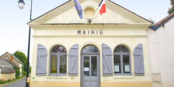 Vue de la façade de la mairie de Leigné-sur-Usseau