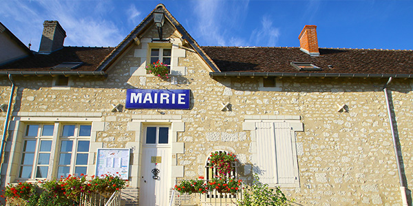 Vue de la façade de la mairie de Mairé