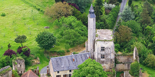 Vue de la façade de la mairie de Vellèches