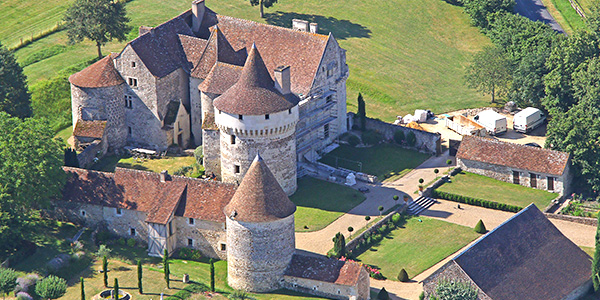 Vue aérienne du château de la Vervolière à Coussay-les-Bois