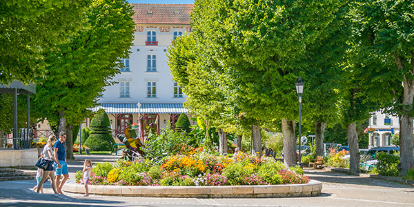 Vue du rond-point du centre-ville de La Roche-Posay