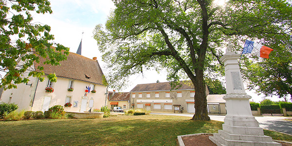 Vue de la façade de la mairie de Leigné-les-Bois