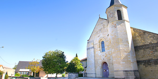 Vue de la façade de la mairie d'Ouzilly