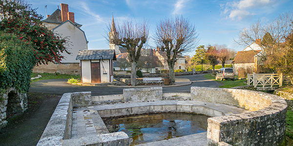 Vue de la place du marché de Pleumartin