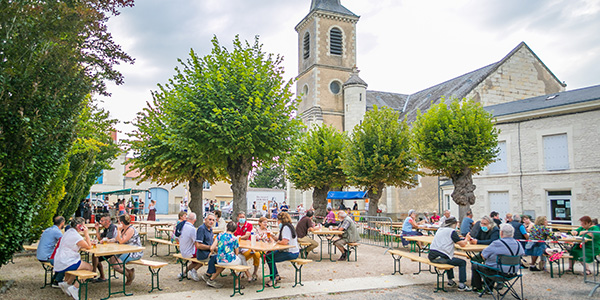 Vue de la place de Saint-Genest-d'Ambière