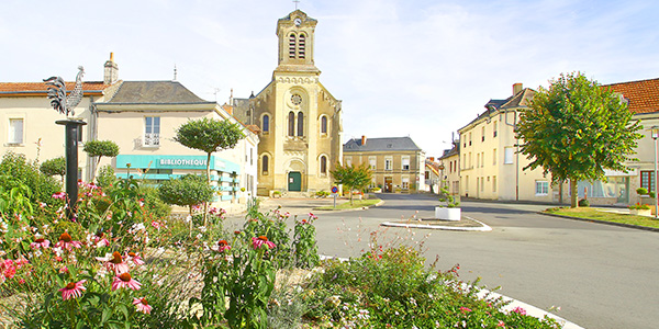 Vue du bassin découvert de la piscine de Saint-Gervais-les-Trois-Clochers