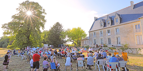 Vue d'une animation en centre-bourg de Sérigny