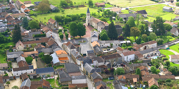 Vue aérienne de la commune de Cernay